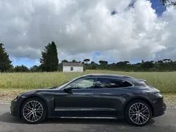 Usado 2021 Porsche Taycan 4S Performance Package Sedan | € 59.900