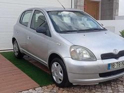Cinzento Usado 1999 Toyota Yaris Citadino | € 2.250 (Preço justo)