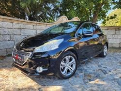 Preto Usado 2013 Peugeot 208 Allure Citadino | € 9.850 (Caro)