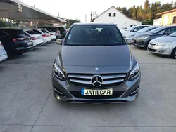 Cinza Usado 2016 Mercedes B200 Style Monovolume | € 18.800