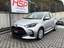 Cinza prata Usado 2022 Toyota Yaris Hybrid Comfort | € 22.990 (Caro)