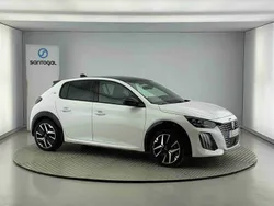 Branco Usado 2024 Peugeot e-208 GT Citadino | € 28.990 (Bom preço)