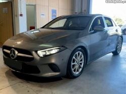 Cinza Usado 2019 Mercedes A160 Progressive Citadino | € 22.690 (Bom preço)