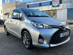 Cinza Usado 2015 Toyota Yaris Comfort | € 9.999 (Bom preço)