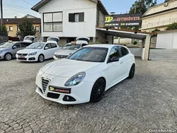 Branco Usado 2011 Alfa Romeo Giulietta Citadino | € 7.500 (Bom preço)