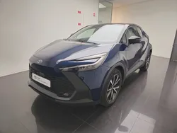 Azul (pintura metalizada) Usado 2024 Toyota C-HR SUV | € 43.500