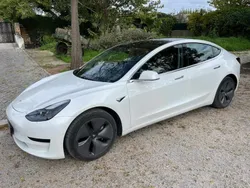 Branco Usado 2020 Tesla Model 3 Standard Range Sedan | € 31.000 (Preço justo)