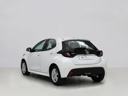 Branco (sólida) Usado 2023 Toyota Yaris Comfort Sedan | € 18.250 (Preço justo)