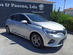 Cinzento (metalizado) Usado 2020 Renault Clio V Intens | € 17.850 (Preço justo)