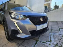 Cinzento Usado 2022 Peugeot 2008 SUV | € 18.900 (Preço justo)