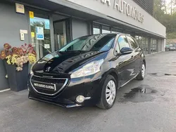 Branco Usado 2014 Peugeot 208 Citadino | € 7.900 (Bom preço)