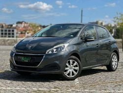 Cinzento Usado 2016 Peugeot 208 Citadino | € 9.990 (Preço justo)