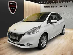 Branco Usado 2013 Peugeot 208 Citadino | € 10.750
