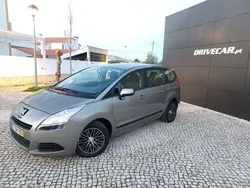 Bege Usado 2011 Peugeot 5008 Business-Line Monovolume | € 9.980 (Preço justo)