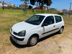 Branco Usado 2003 Renault Clio II Citadino | € 1.900 (Bom preço)