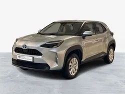 Cinza (pintura metalizada) Usado 2024 Toyota Yaris Comfort Sedan | € 26.750 (Preço elevado)