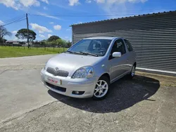 Cinzento Usado 2005 Toyota Yaris | € 6.750 (Preço elevado)