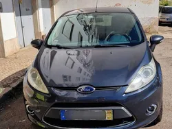 Cinzento Usado 2009 Ford Fiesta Titanium Citadino | € 5.250 (Preço justo)