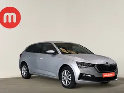 Cinzento Usado 2022 Skoda Scala Ambition Citadino | € 16.499 (Preço justo)