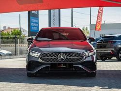 Cinzento Usado 2023 Mercedes A200 AMG line Citadino | € 32.400 (Preço justo)