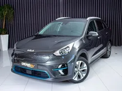 Cinzento Usado 2021 Kia e-Niro SUV | € 24.800 (Preço justo)