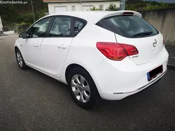 Branco Usado 2015 Opel Astra Selection Citadino | € 8.950 (Preço justo)