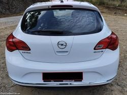 Branco Usado 2015 Opel Astra Selection Citadino | € 8.950 (Preço justo)