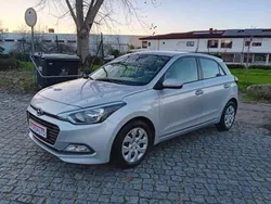 Cinzento Usado 2017 Hyundai i20 | € 10.850 (Preço justo)