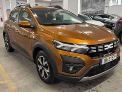 Branco Usado 2024 Dacia Sandero Expression Citadino | € 17.290 (Preço justo)