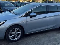 Azul Usado 2016 Opel Astra Cosmo Carrinha | € 9.990 (Preço justo)