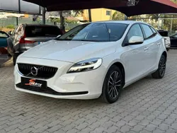 Branco Usado 2017 Volvo V40 Momentum Carrinha | € 17.950 (Preço justo)