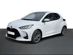 Branco (sólida) Usado 2024 Toyota Yaris Luxury Sedan | € 27.750 (Preço justo)