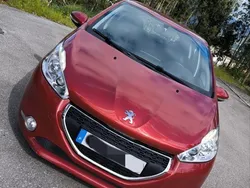 Usado 2014 Peugeot 208 Allure Citadino | € 6.999 (Super Preço)