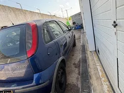 Usado 2004 Opel Corsa Sedan | € 1.500 (Super Preço)