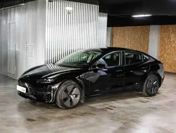 Preto Usado 2022 Tesla Model 3 Long Range Sedan | € 32.500 (Preço justo)