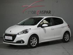 Branco Usado 2015 Peugeot 208 Style Citadino | € 9.990 (Caro)