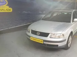 Cinzento prata Usado 1999 VW Passat Trendline Sedan | € 1.650