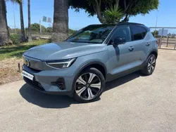 Cinzento Usado 2023 Volvo XC40 Ultimate SUV | € 44.500 (Preço justo)