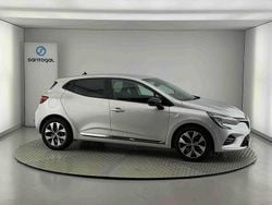 Cinzento Usado 2023 Renault Clio V Evolution Citadino | € 16.990 (Preço justo)
