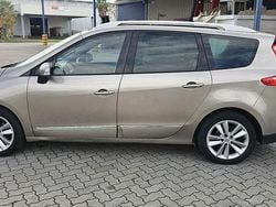Usado 2012 Renault Scénic III Sedan | € 6.500