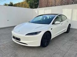 Branco Usado 2024 Tesla Model 3 Sedan | € 29.970 (Preço justo)