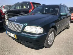 Verde Usado 1998 Mercedes 200 | € 4.000
