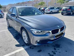 Cinzento Usado 2015 BMW 318 Sedan | € 18.000 (Preço justo)