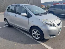 Cinzento Usado 2010 Toyota Yaris Sedan | € 7.050 (Preço justo)