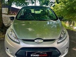 Cinzento Usado 2011 Ford Fiesta Citadino | € 6.750 (Preço elevado)