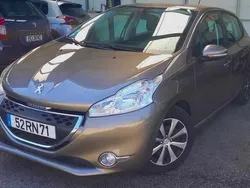 Cinzento Usado 2012 Peugeot 208 Active Citadino | € 9.880 (Preço justo)