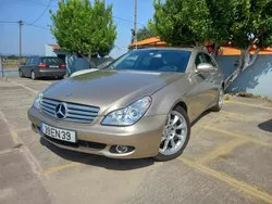 Cinzento Usado 2006 Mercedes CLS320 Sedan | € 11.750