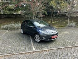 Azul Usado 2010 Ford Fiesta Titanium Citadino | € 6.999 (Preço justo)