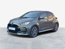 Bronze (pintura metalizada) Usado 2024 Toyota Yaris Luxury Sedan | € 27.750 (Preço elevado)