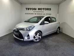 Cinzento Usado 2017 Toyota Yaris Hybrid | € 14.500 (Preço justo)